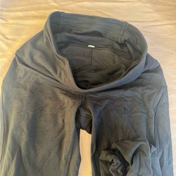 Lululemon Women's Black Bottom Scrunch Legging - Picture 4 of 4